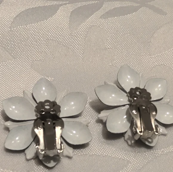 Vintage Enamel Red White Blue Flower Earrings Clip On - Picture 3 of 5